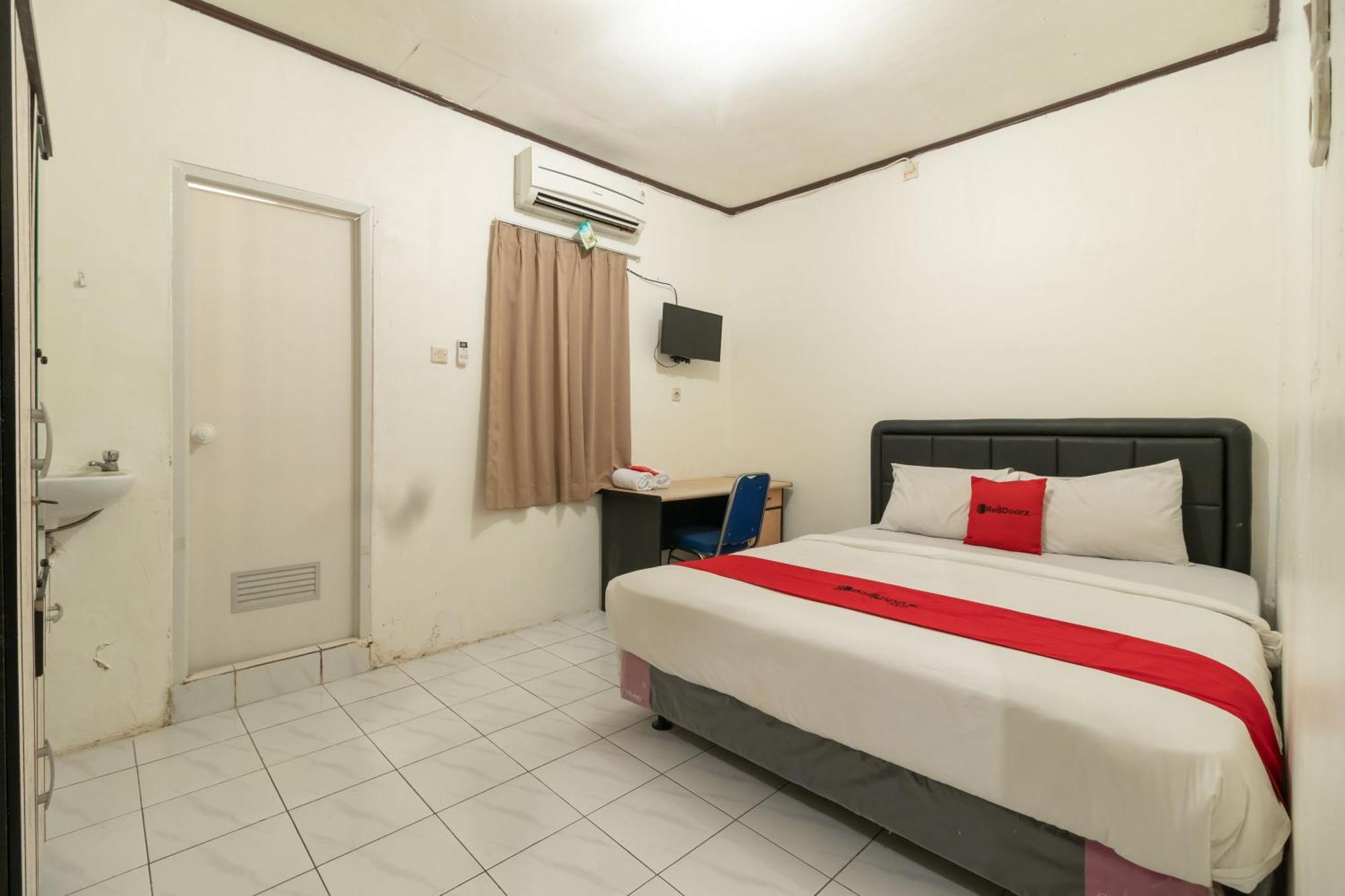 Reddoorz Near Pondok Indah Water Park Jakarta Exterior foto