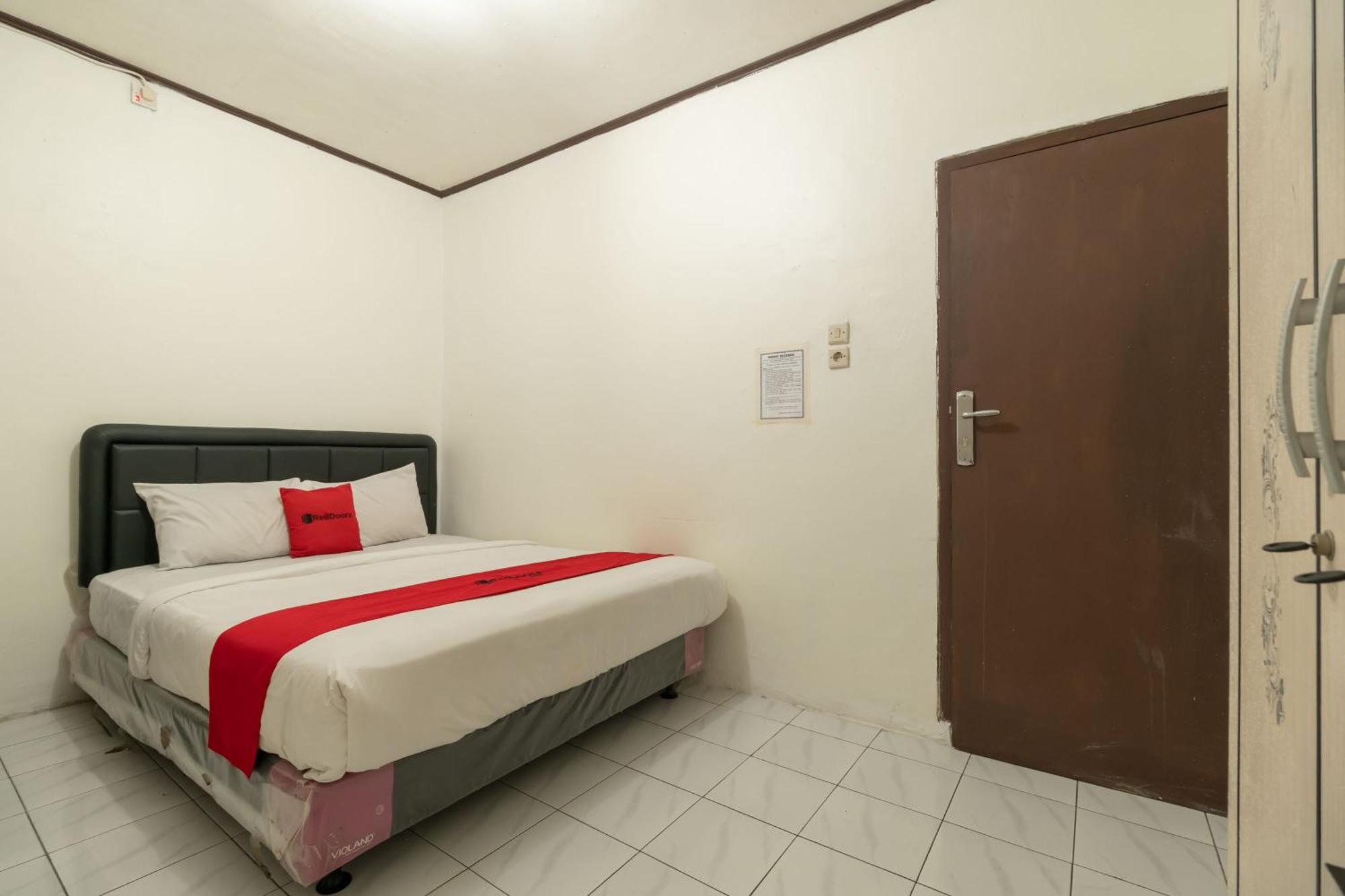 Reddoorz Near Pondok Indah Water Park Jakarta Exterior foto